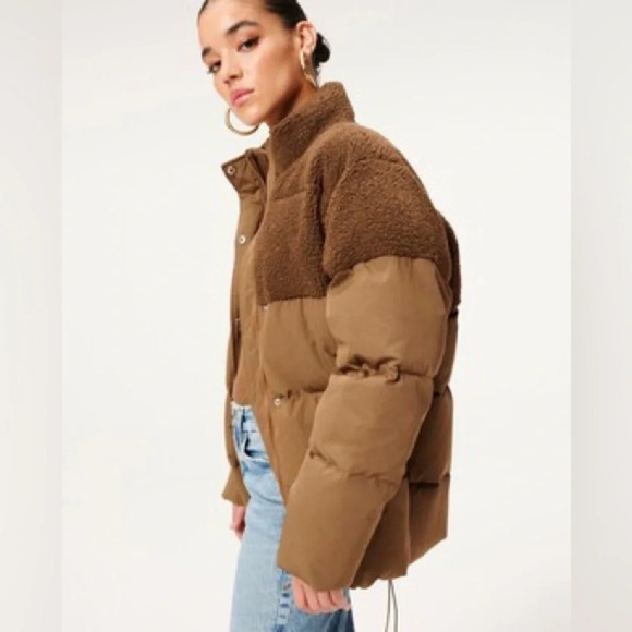 Good American Sherpa Mix Cocoon Puffer Jacket - Picture 3 of 9